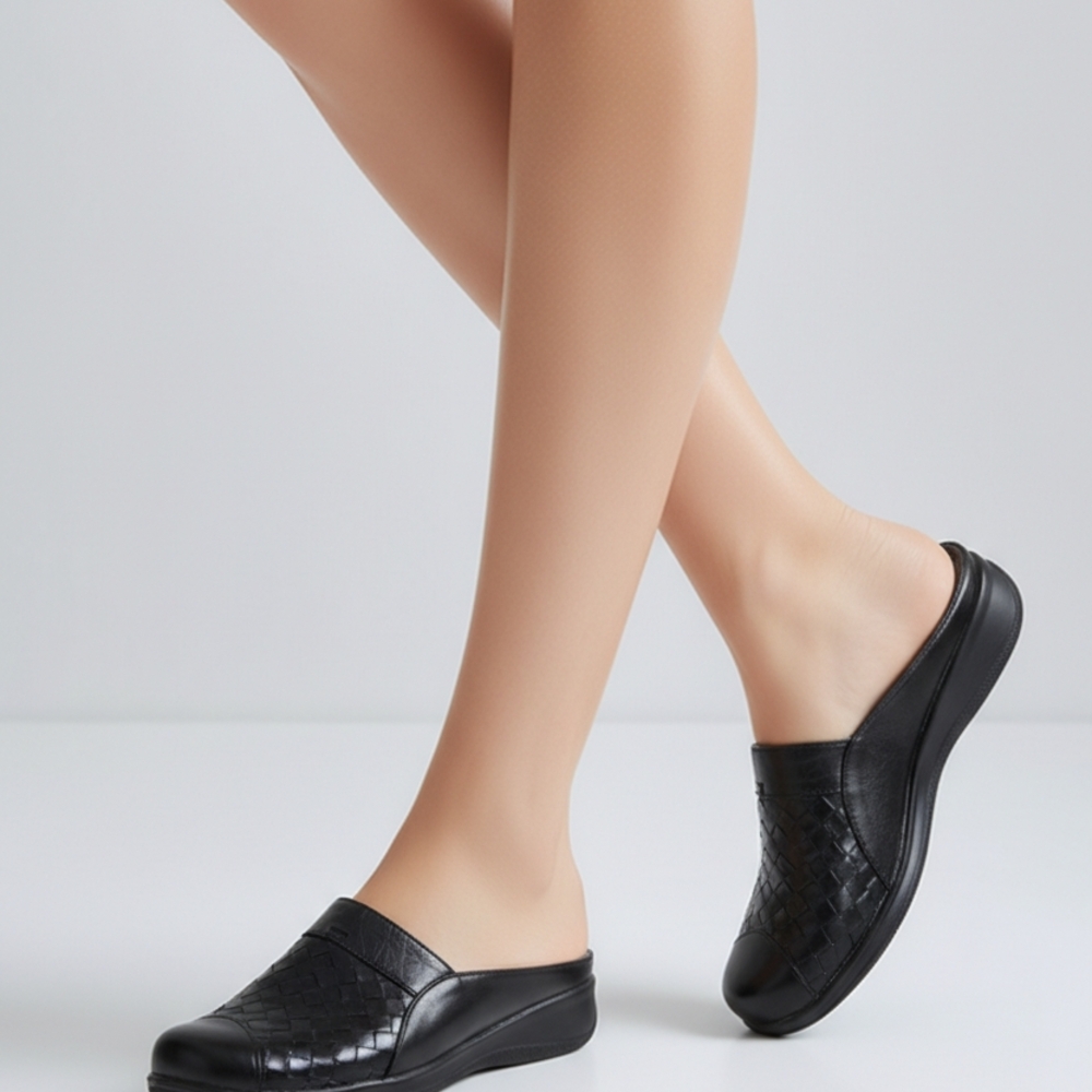 Softwalk San Marcos II Neutral Black Leather Mules Womens Size 6N NWT Preppy